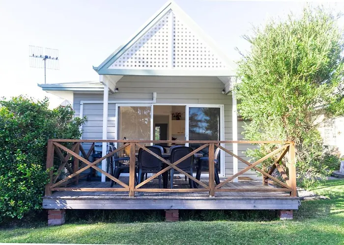 Berrara Lagoon Front Chalet